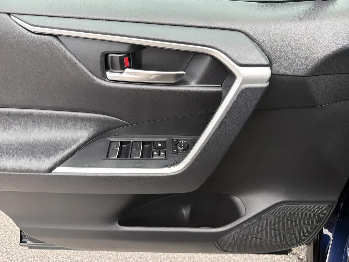 2024 Toyota RAV4 XLE thumbnail 20