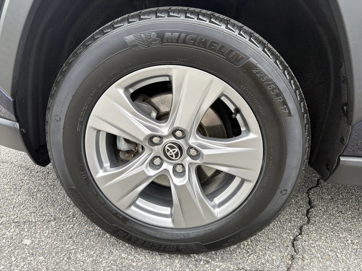 2024 Toyota RAV4 XLE thumbnail 21