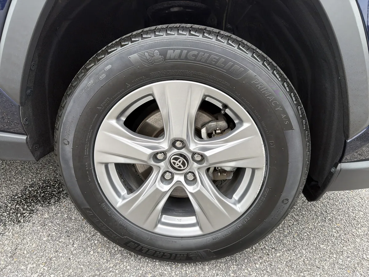 2024 Toyota RAV4 XLE thumbnail 23