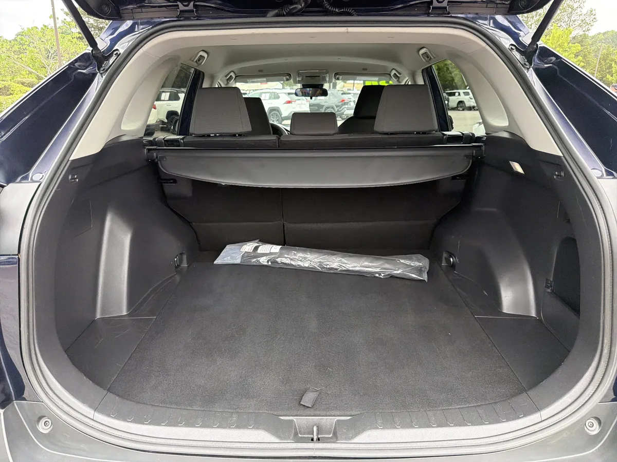 2024 Toyota RAV4 XLE thumbnail 29
