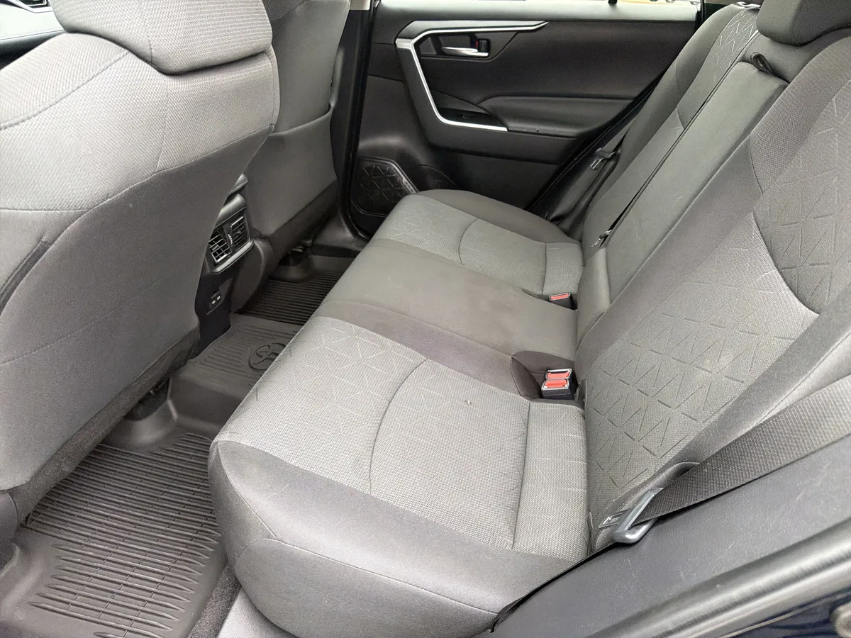 2024 Toyota RAV4 XLE thumbnail 31