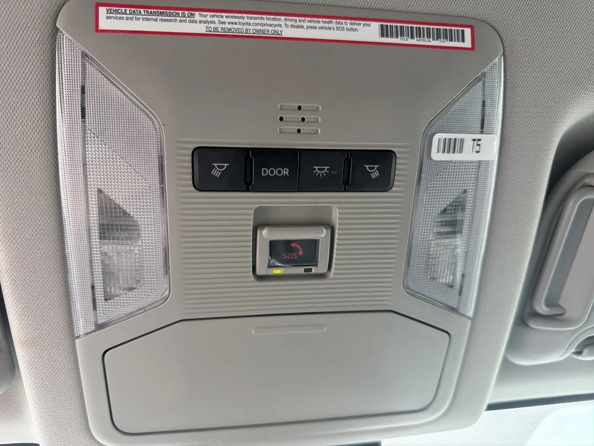 2024 Toyota RAV4 XLE thumbnail 5