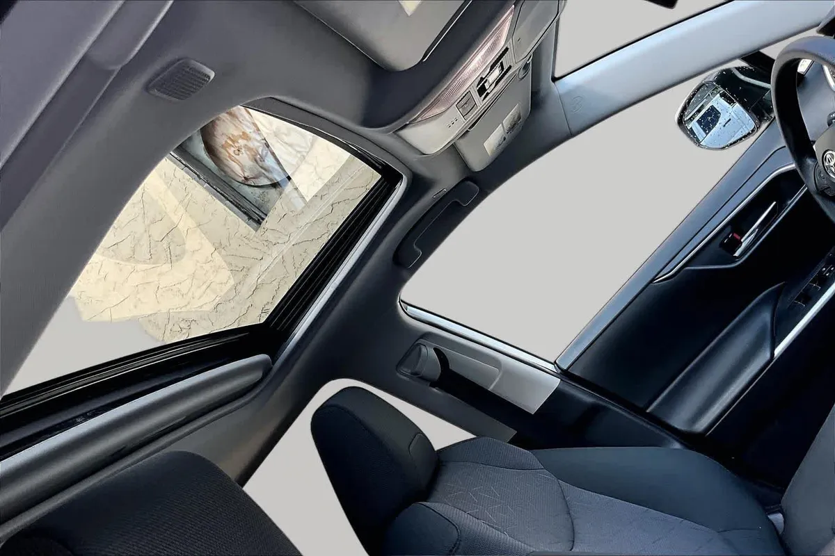 2024 Toyota RAV4 XLE thumbnail 13