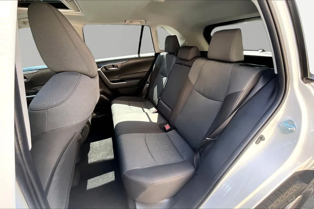 2024 Toyota RAV4 XLE thumbnail 20
