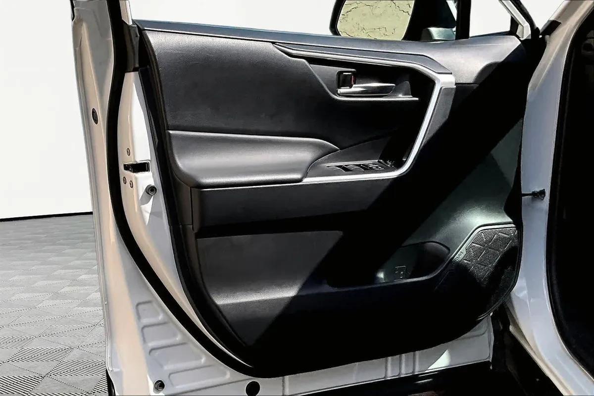 2024 Toyota RAV4 XLE thumbnail 21