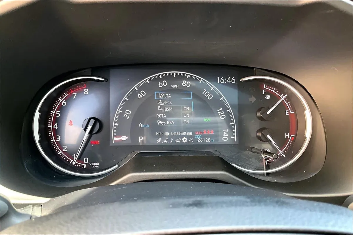 2024 Toyota RAV4 XLE thumbnail 25