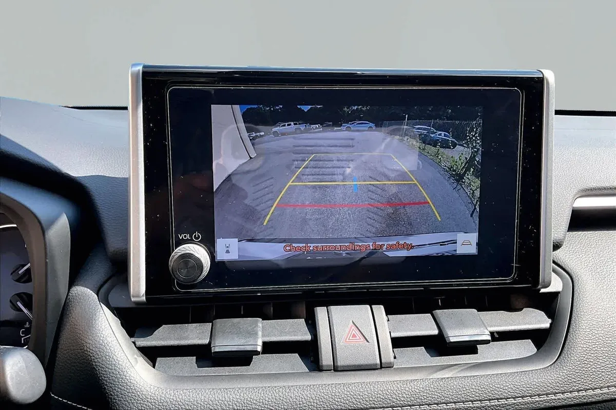 2024 Toyota RAV4 XLE thumbnail 26
