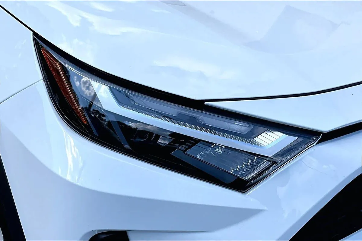 2024 Toyota RAV4 XLE thumbnail 27