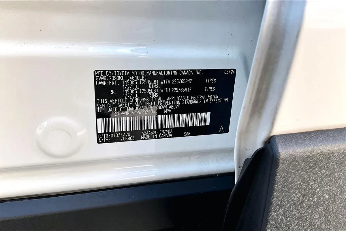 2024 Toyota RAV4 XLE thumbnail 33
