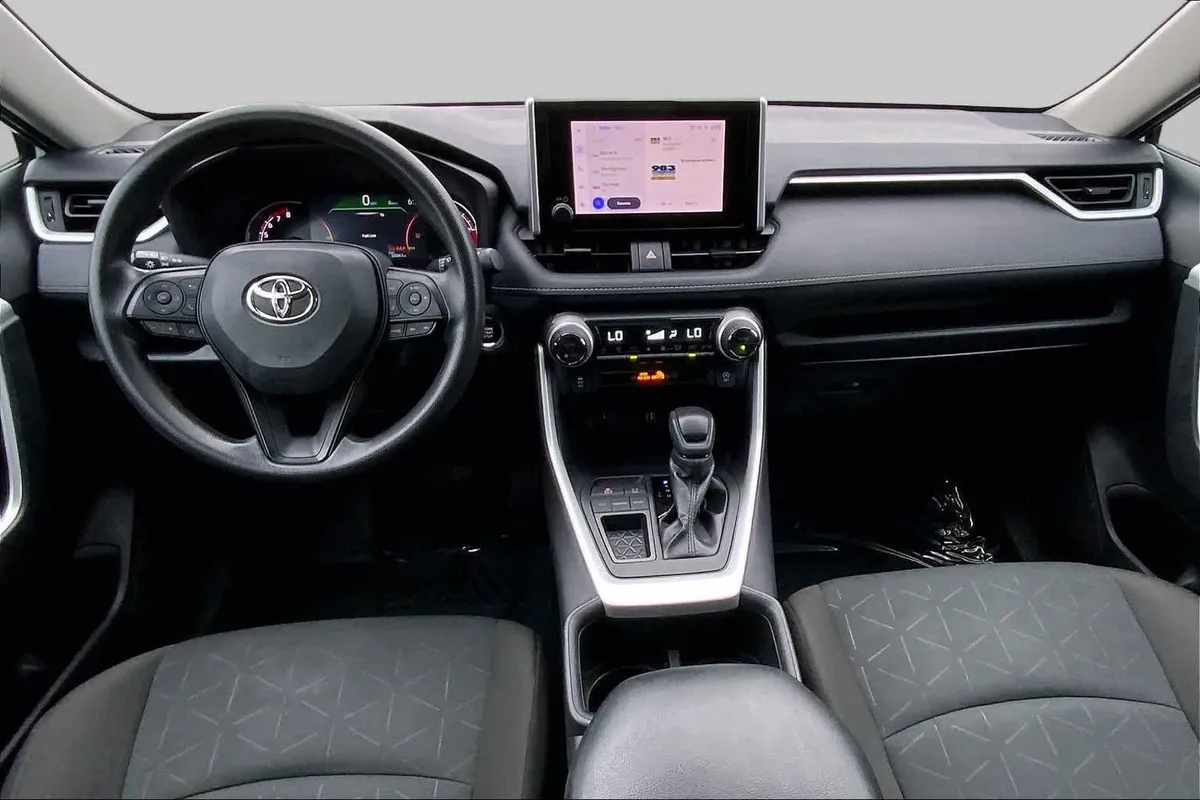 2024 Toyota RAV4 XLE thumbnail 15