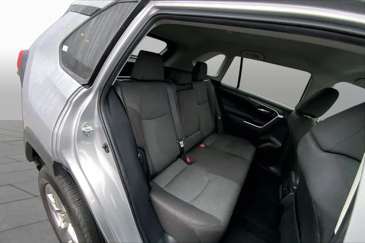 2024 Toyota RAV4 XLE thumbnail 19