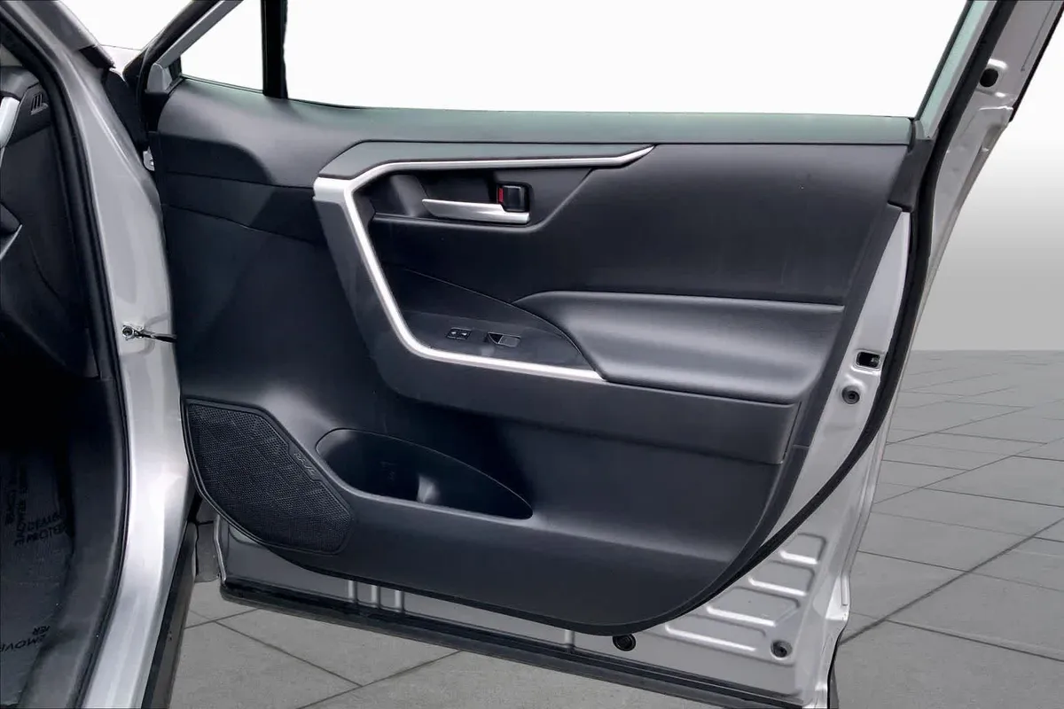 2024 Toyota RAV4 XLE thumbnail 22