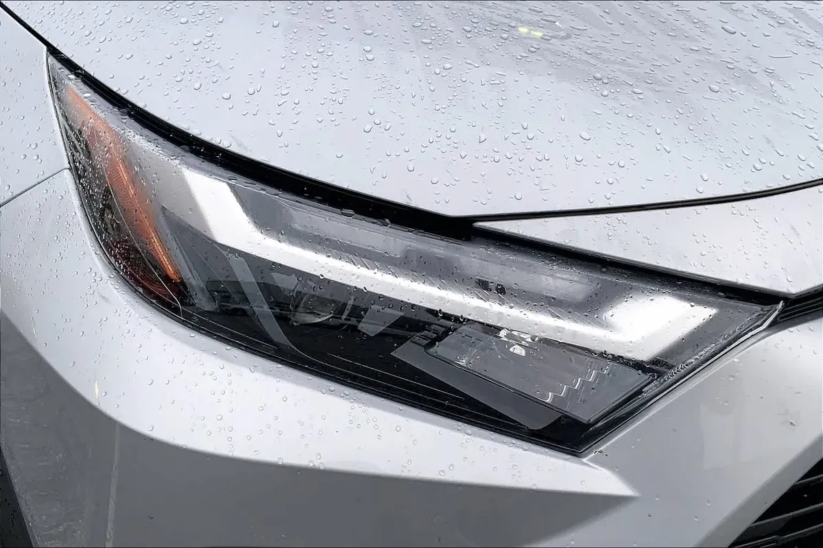 2024 Toyota RAV4 XLE thumbnail 26
