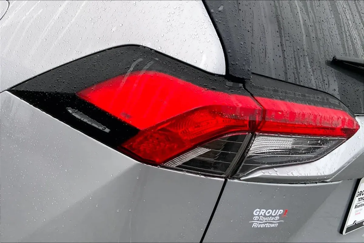 2024 Toyota RAV4 XLE thumbnail 27
