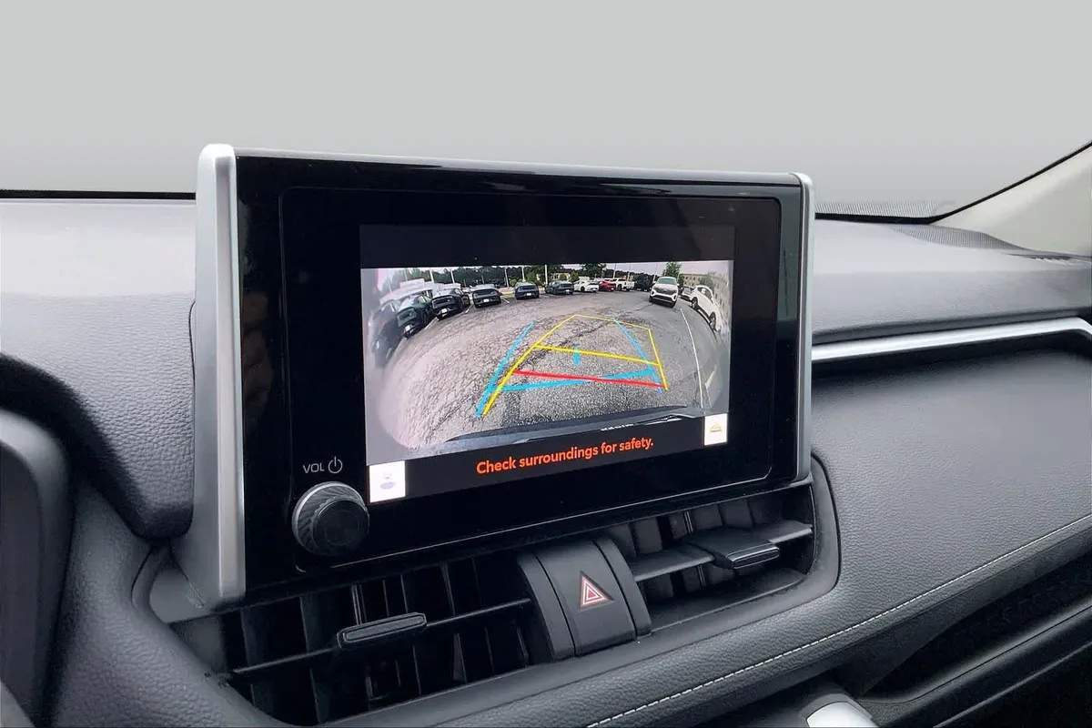 2024 Toyota RAV4 XLE thumbnail 28