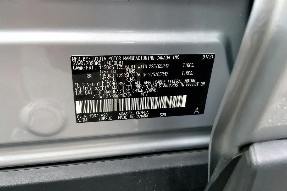 2024 Toyota RAV4 XLE thumbnail 31