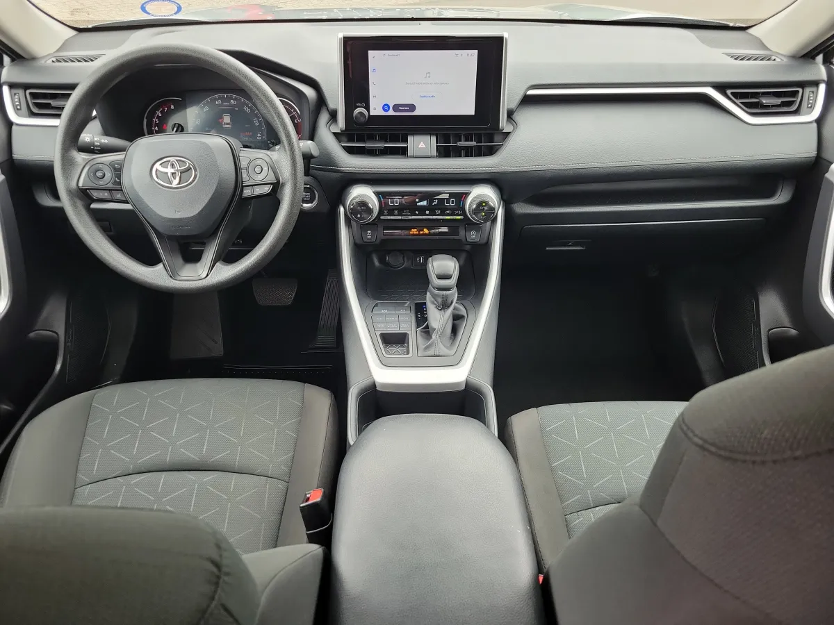 2024 Toyota RAV4 XLE thumbnail 10
