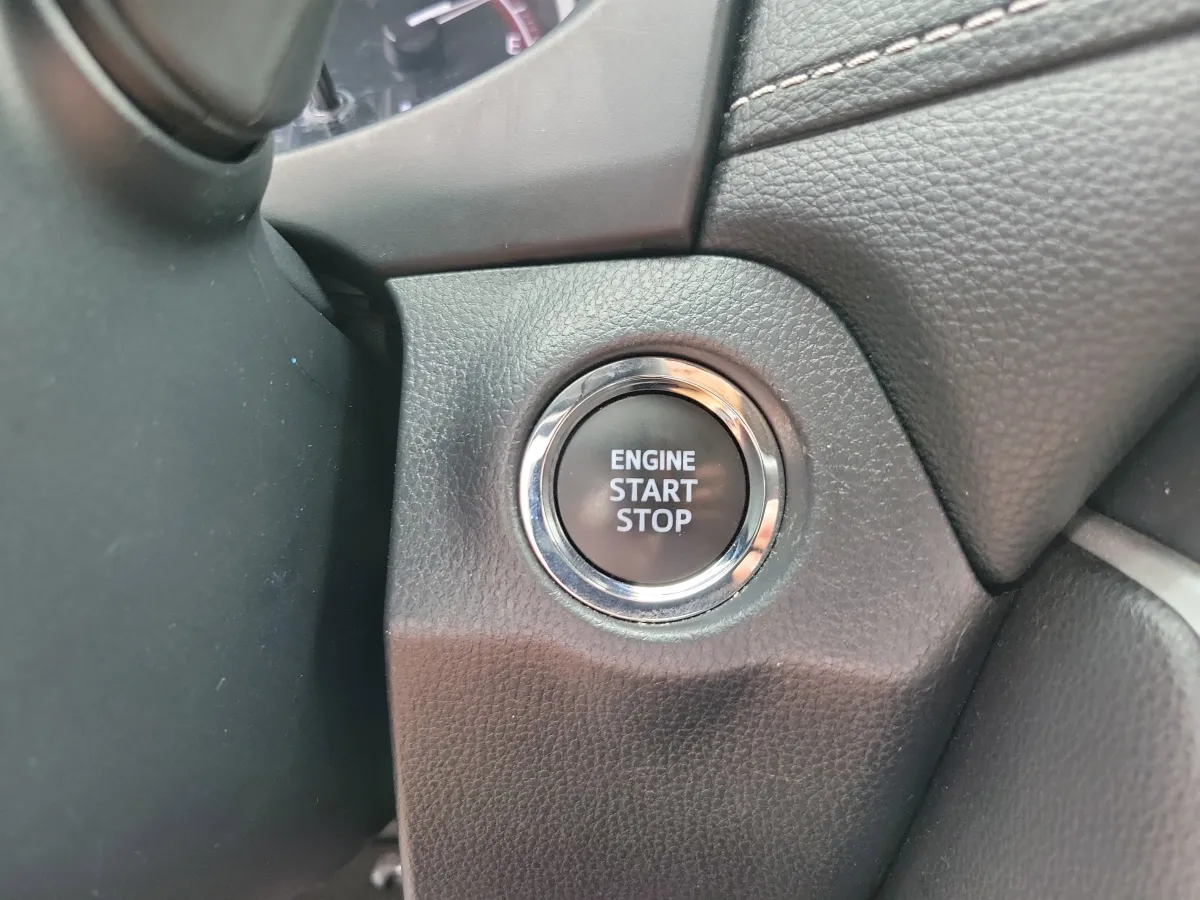 2024 Toyota RAV4 XLE thumbnail 14