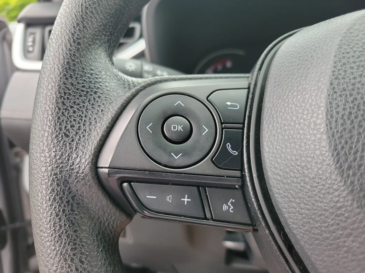 2024 Toyota RAV4 XLE thumbnail 15