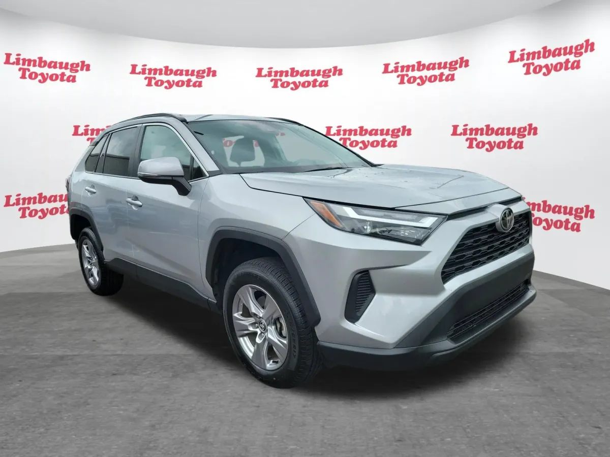 2024 Toyota RAV4 XLE thumbnail 18