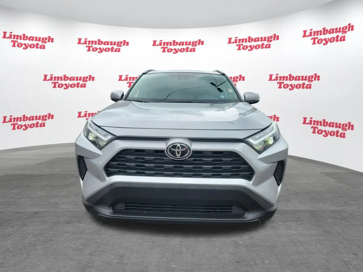 2024 Toyota RAV4 XLE thumbnail 19