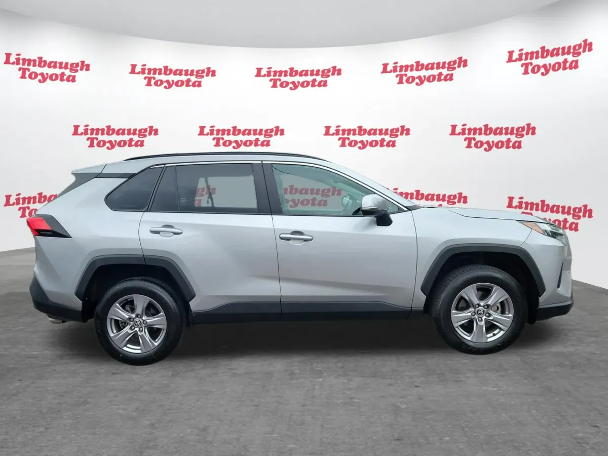 2024 Toyota RAV4 XLE thumbnail 2