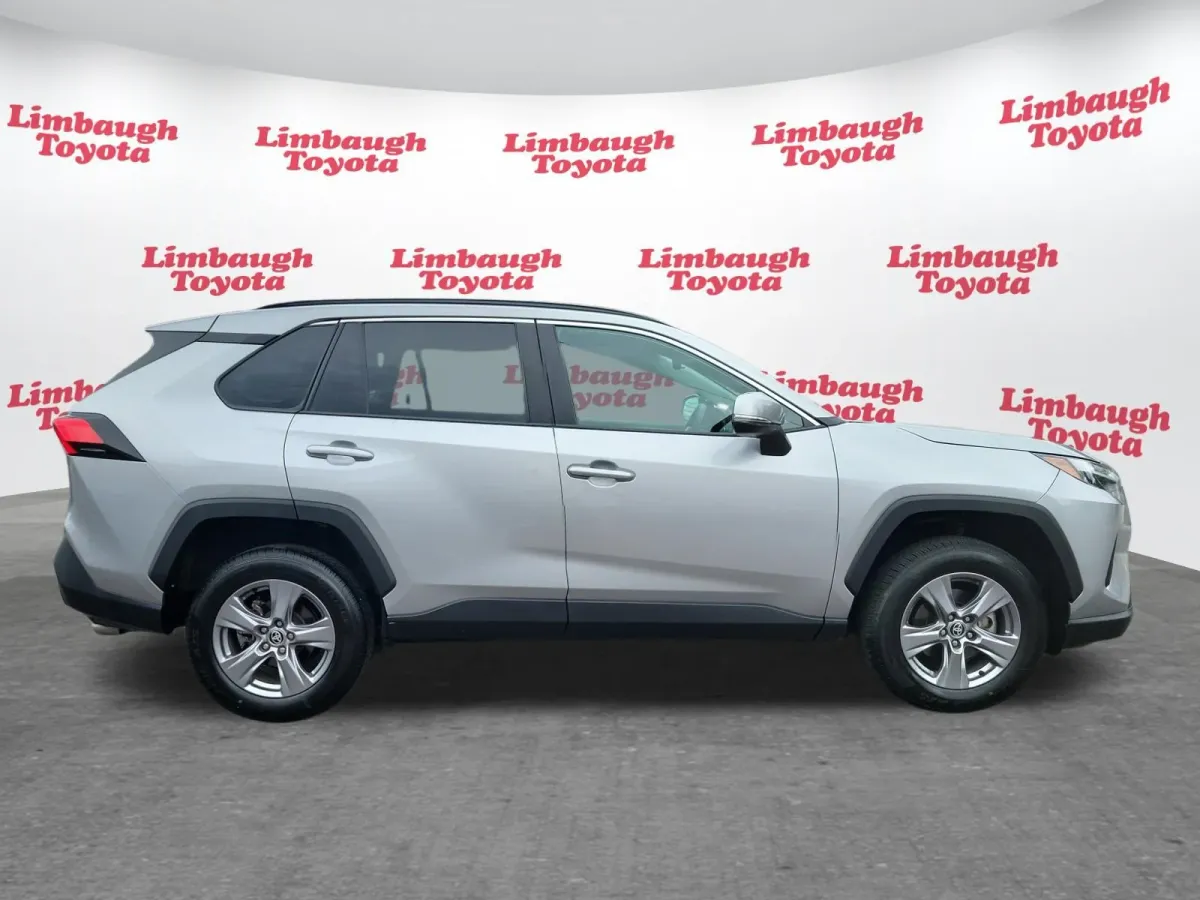 2024 Toyota RAV4 XLE thumbnail 21