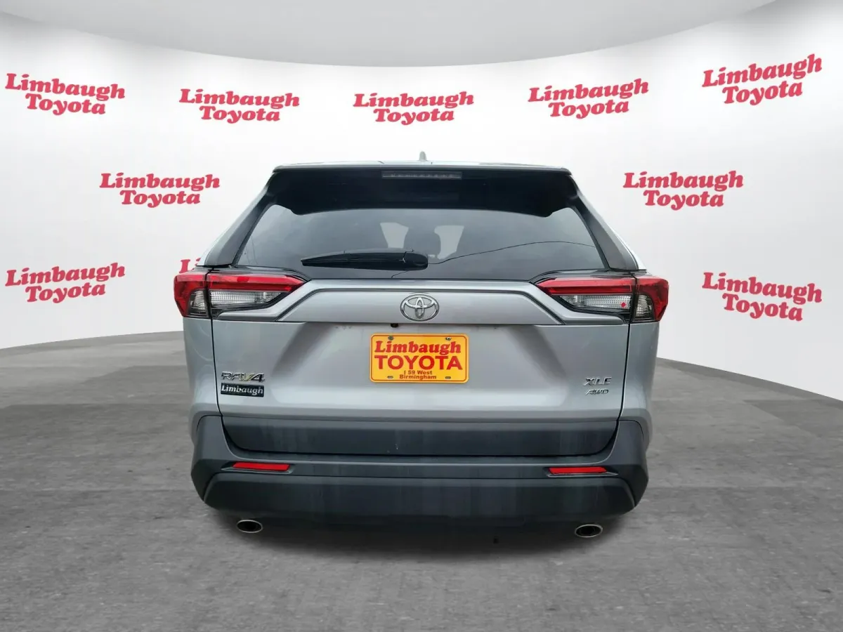 2024 Toyota RAV4 XLE thumbnail 23