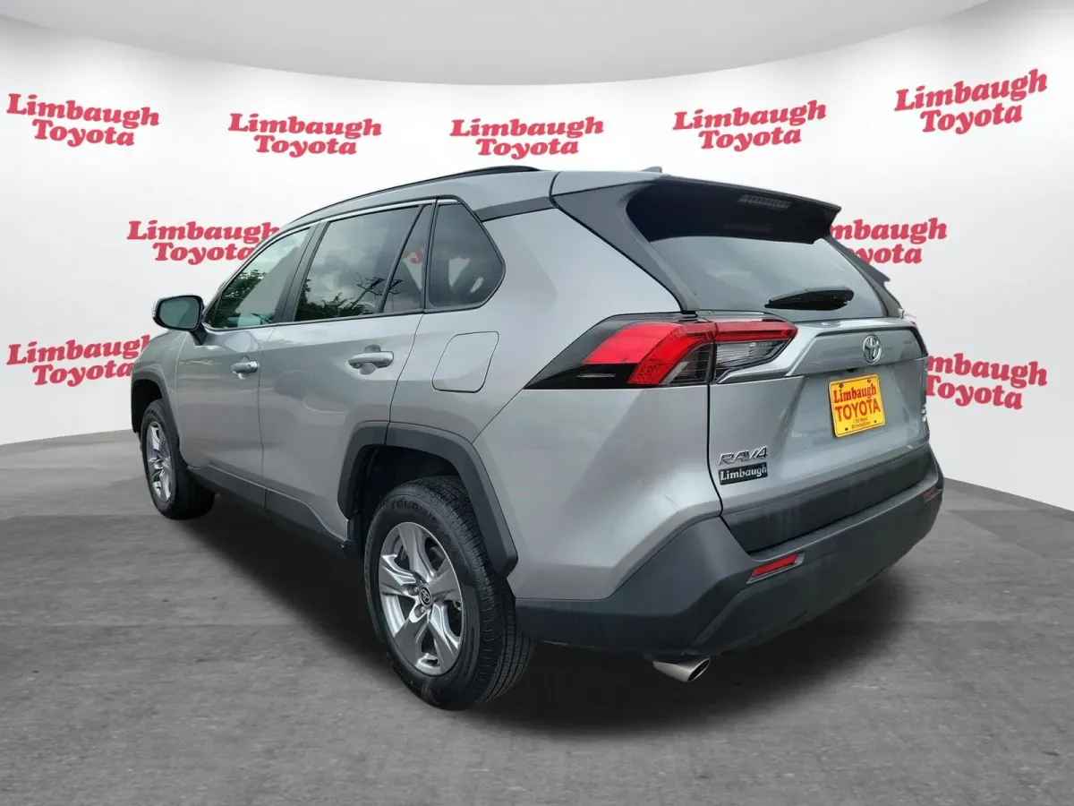 2024 Toyota RAV4 XLE thumbnail 24