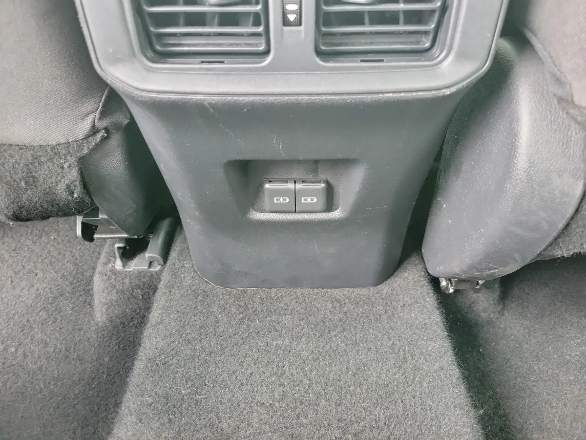 2024 Toyota RAV4 XLE thumbnail 9