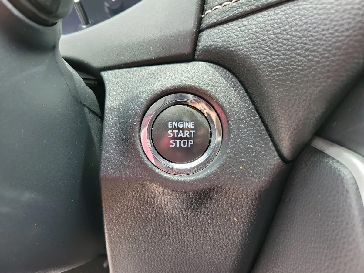 2024 Toyota RAV4 XLE thumbnail 12