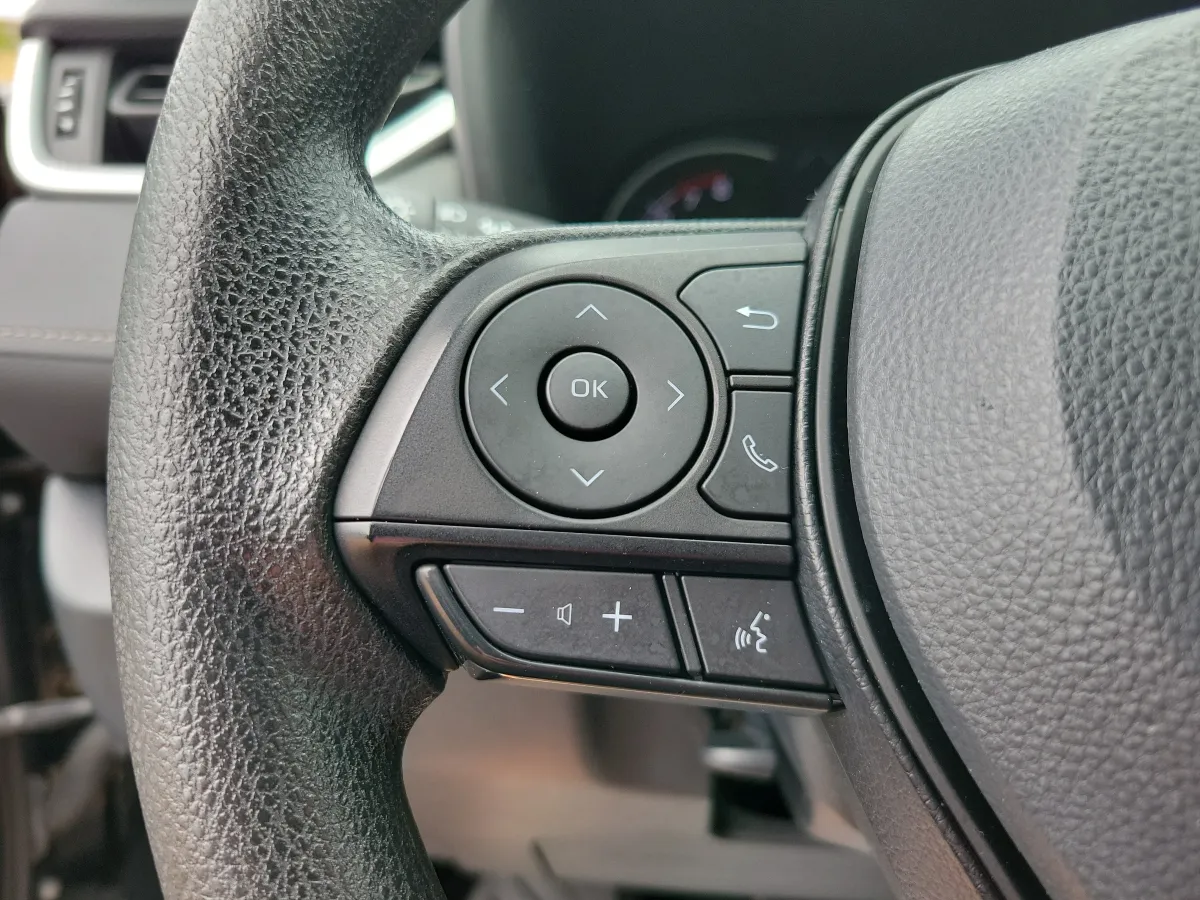 2024 Toyota RAV4 XLE thumbnail 14