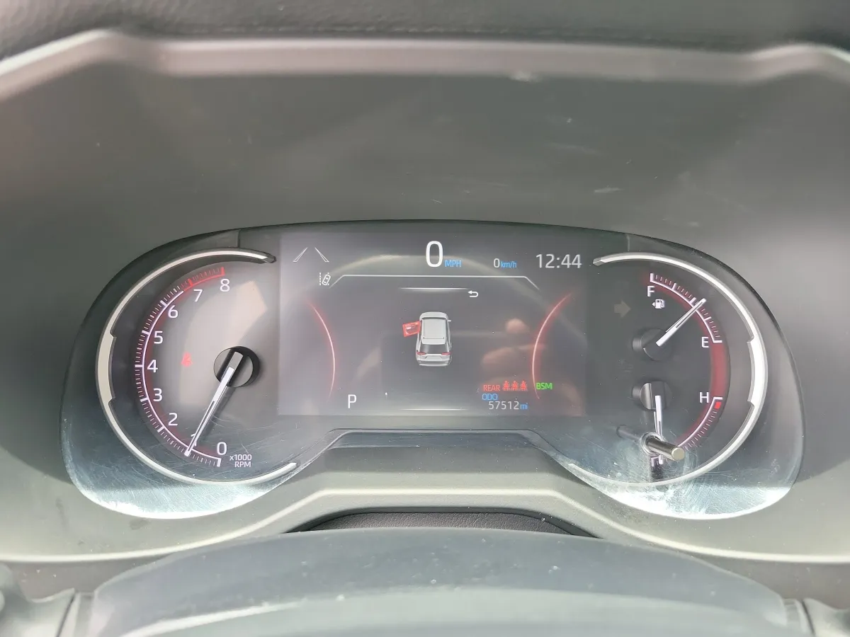 2024 Toyota RAV4 XLE thumbnail 16