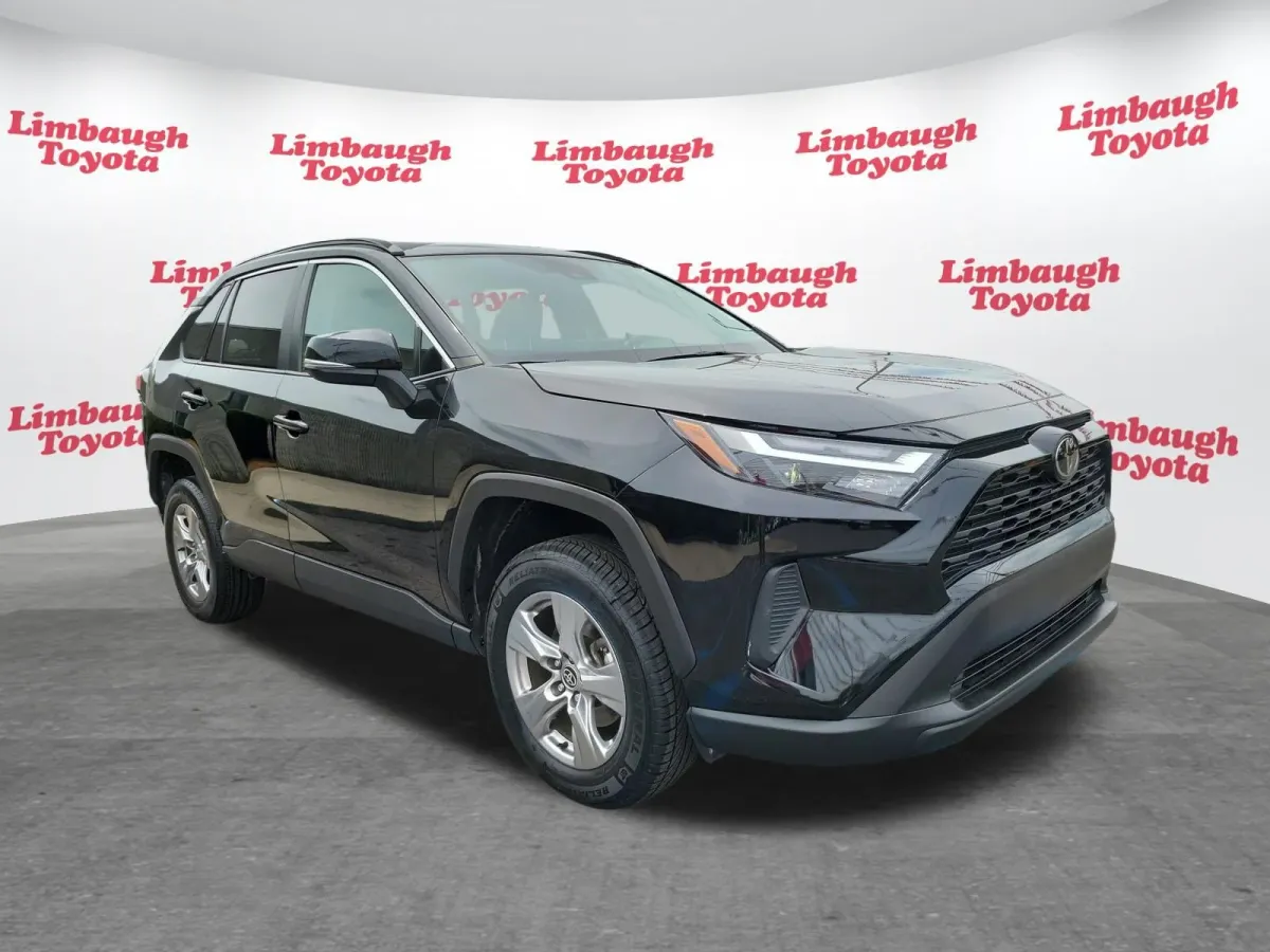 2024 Toyota RAV4 XLE thumbnail 17