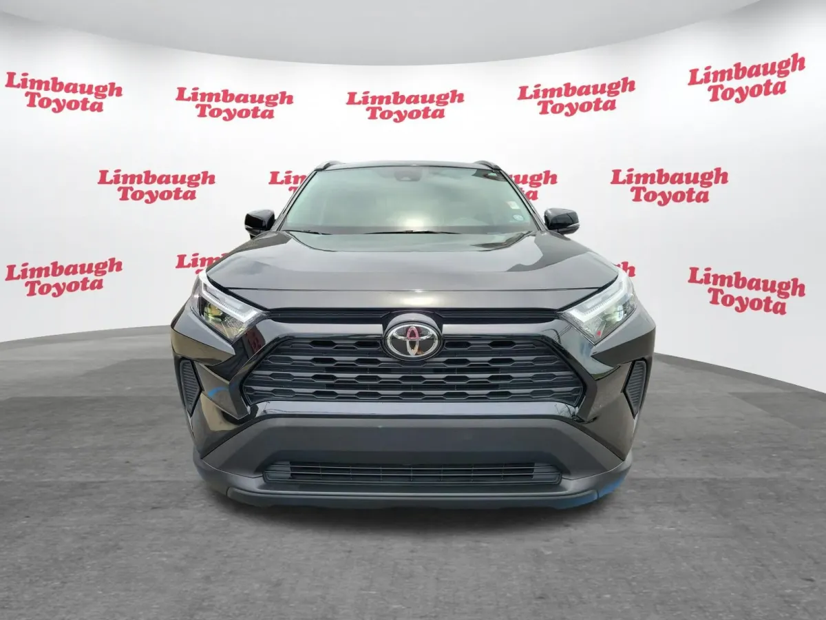 2024 Toyota RAV4 XLE thumbnail 18
