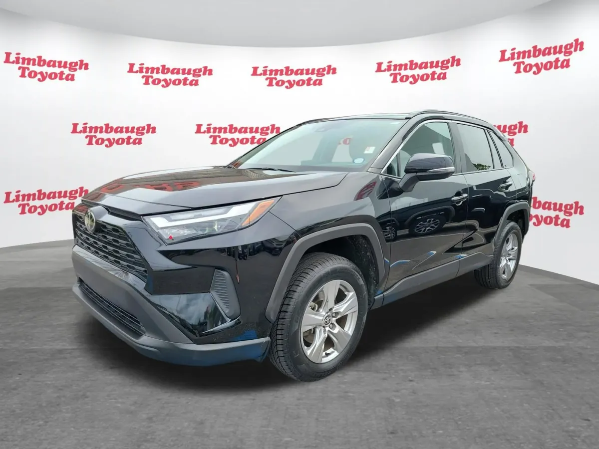 2024 Toyota RAV4 XLE thumbnail 19