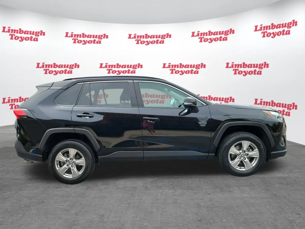 2024 Toyota RAV4 XLE thumbnail 2