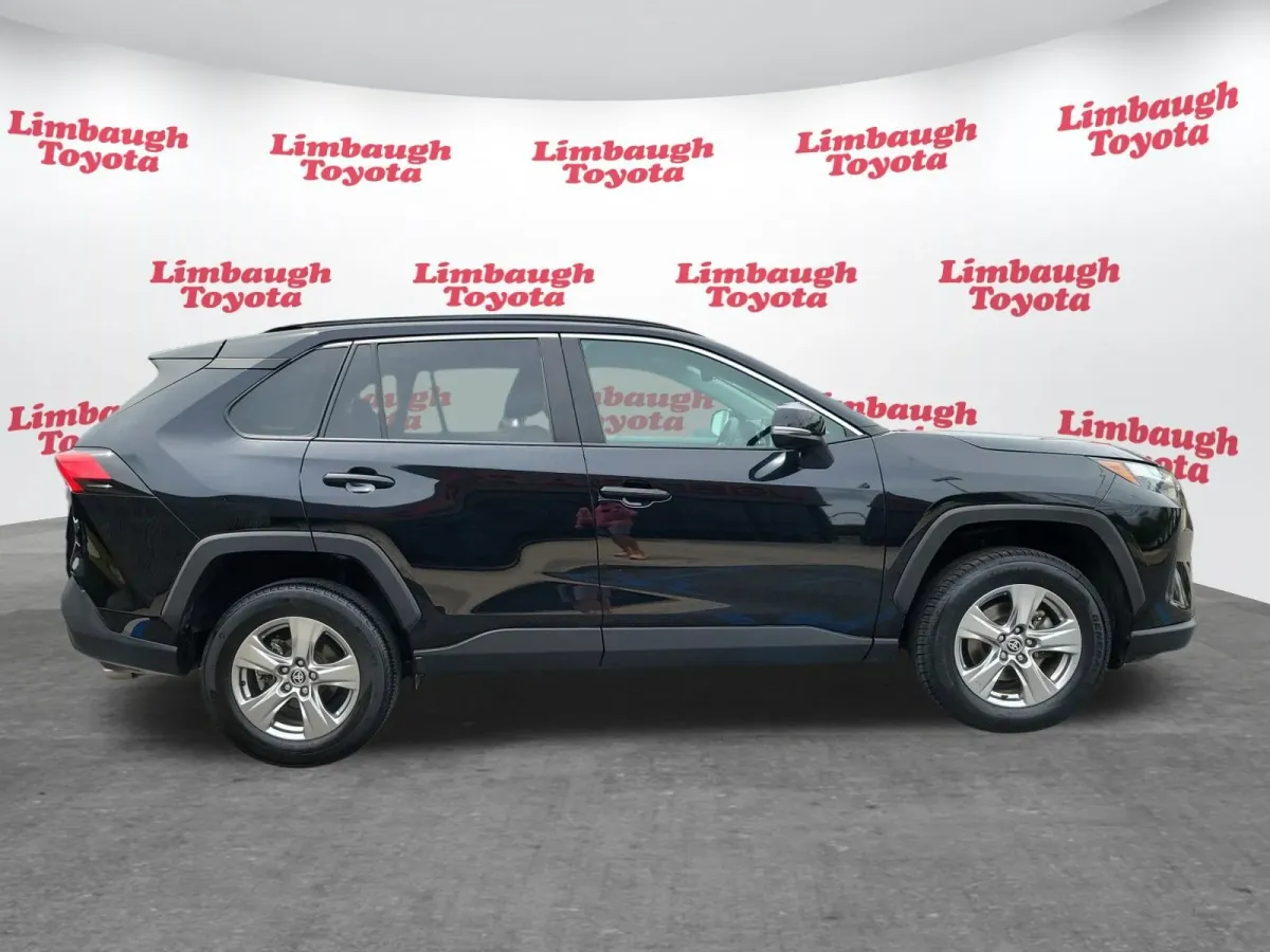 2024 Toyota RAV4 XLE thumbnail 20