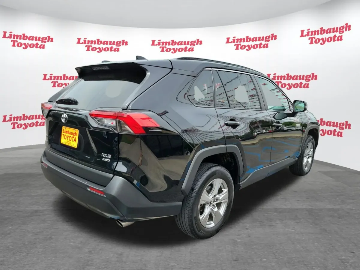 2024 Toyota RAV4 XLE thumbnail 21