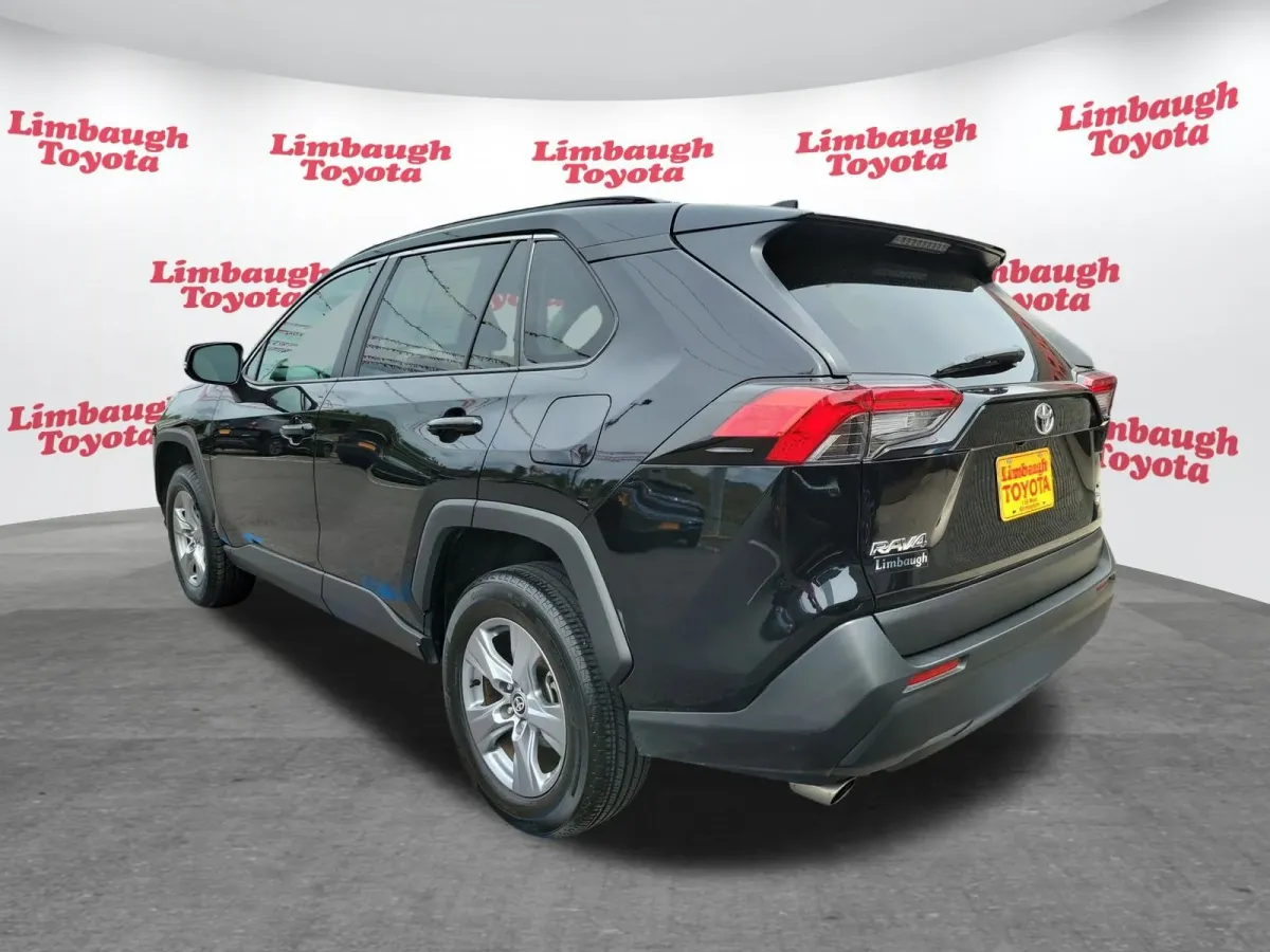 2024 Toyota RAV4 XLE thumbnail 23