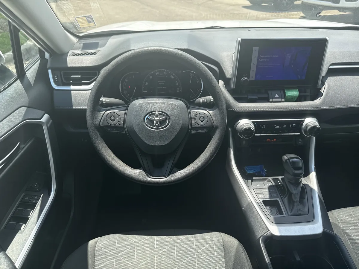 2024 Toyota RAV4 XLE thumbnail 23
