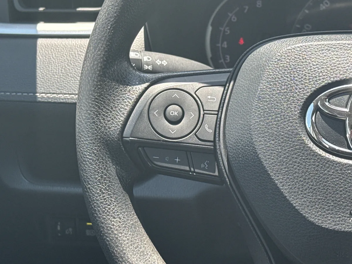 2024 Toyota RAV4 XLE thumbnail 25