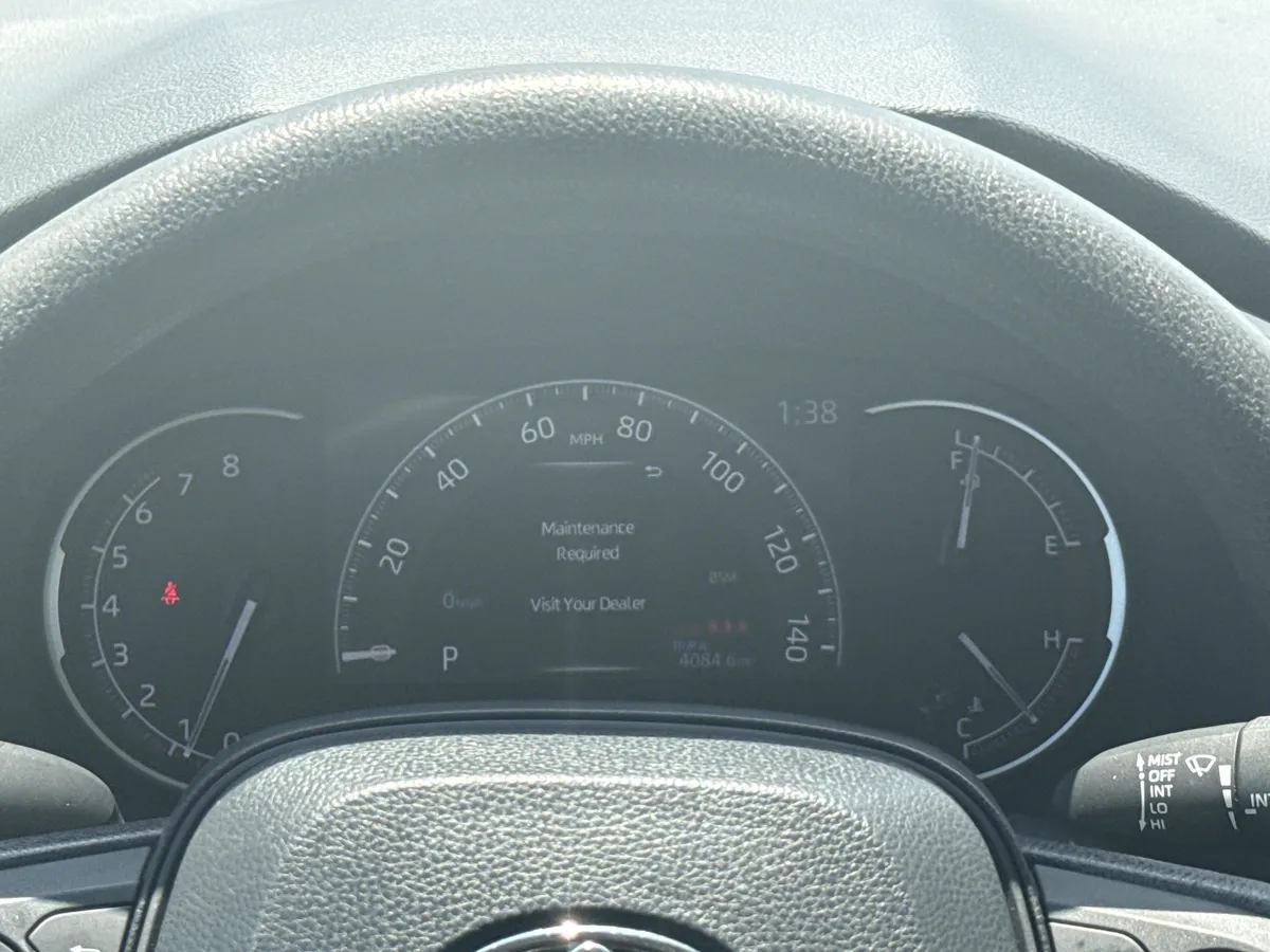 2024 Toyota RAV4 XLE thumbnail 27