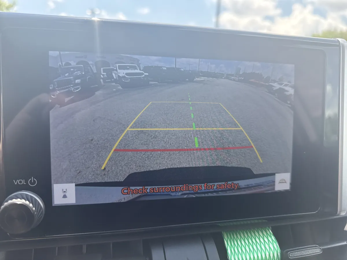 2024 Toyota RAV4 XLE thumbnail 32