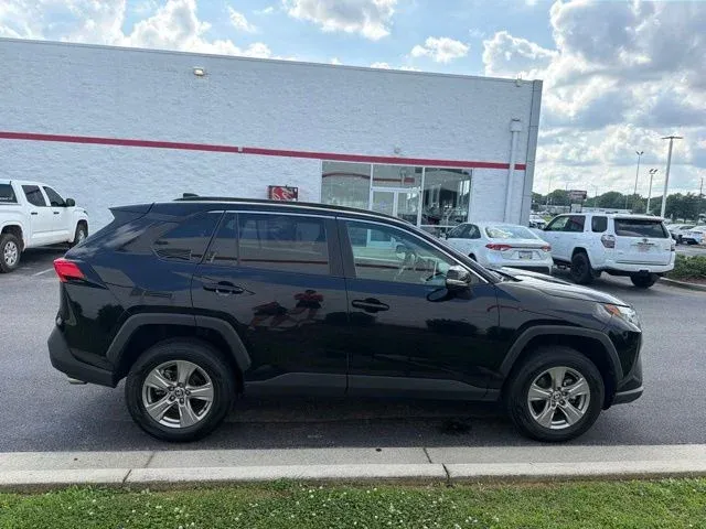2024 Toyota RAV4 XLE thumbnail 10