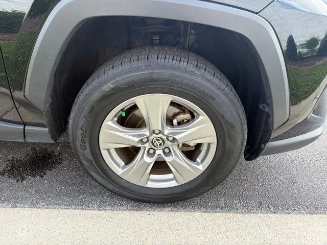 2024 Toyota RAV4 XLE thumbnail 11