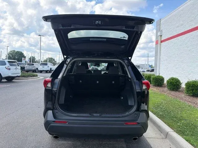 2024 Toyota RAV4 XLE thumbnail 13