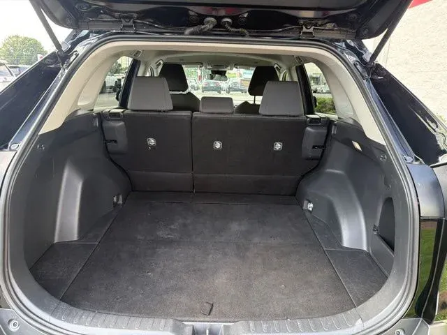 2024 Toyota RAV4 XLE thumbnail 14