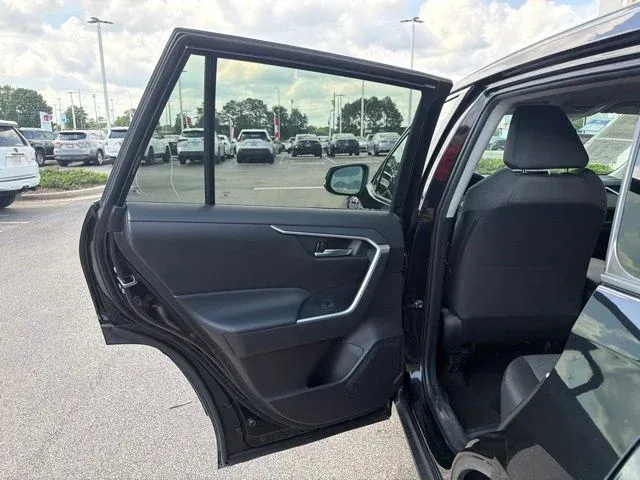 2024 Toyota RAV4 XLE thumbnail 17