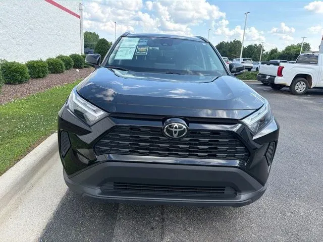 2024 Toyota RAV4 XLE thumbnail 2